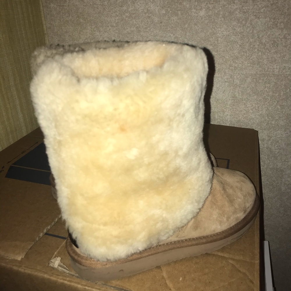 brown uggs